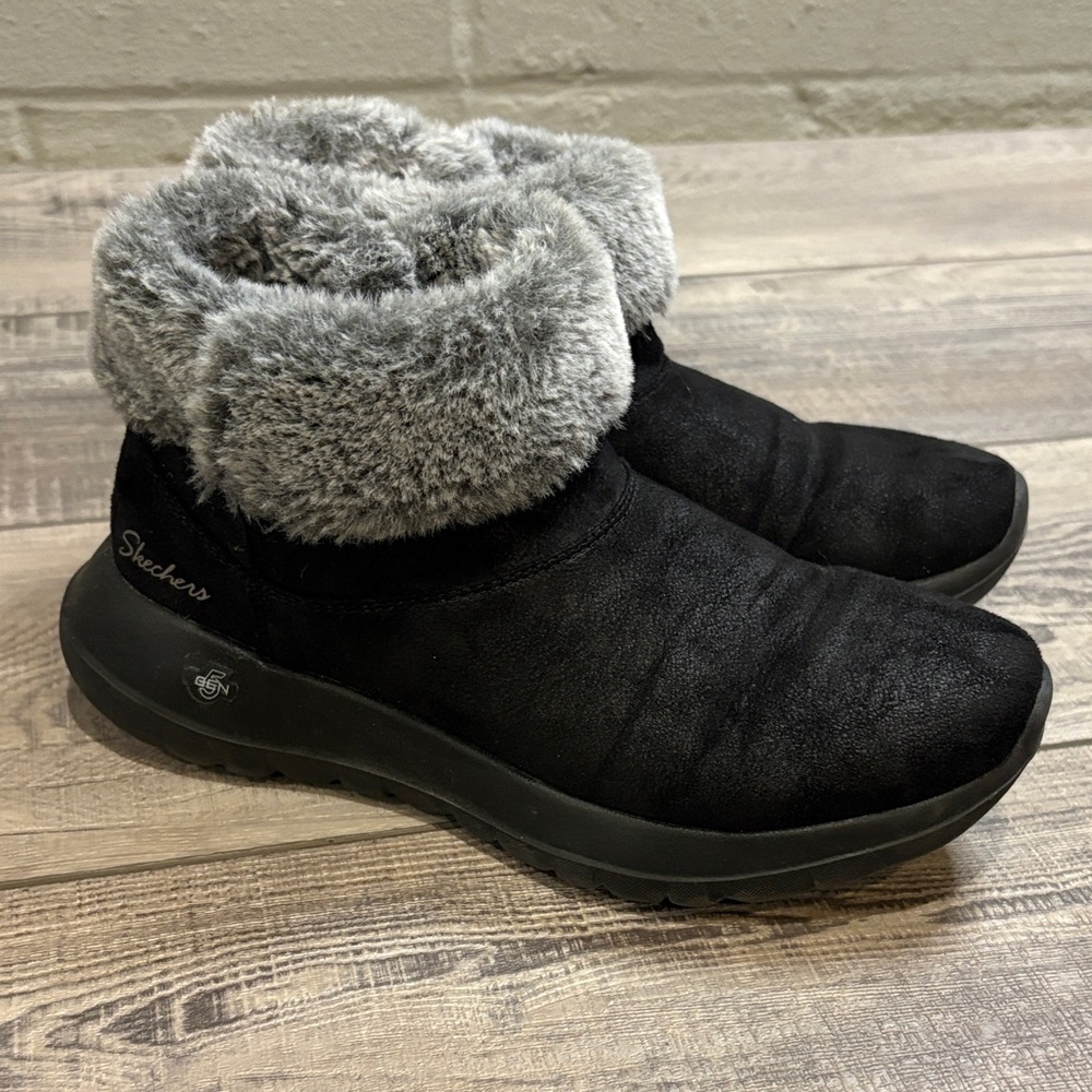 Skechers Black Slip-On Women's Faux-Suede Faux-Fur Cuff Booties EUC 6